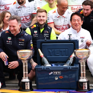 Verstappen tient tête au duo McLaren pour une quatrième victoire consécutive au GP du Japon