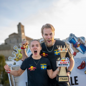 L'équipe suédoise "Blue Bulls" remporte la course à obstacles inaugurale Red Bull Ibiza Royale