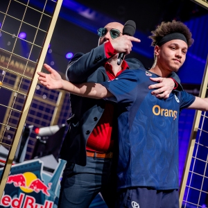 "Big Bird" s'envole vers la victoire lors de l'affrontement du 10e anniversaire de Red Bull Kumite à Paris