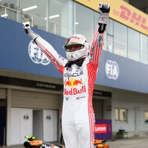Verstappen tient tête au duo McLaren pour une quatrième victoire consécutive au GP du Japon