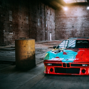 La BMW M1 Art Car d'Andy Warhol démarre sa tournée mondiale à Art Dubai 2025