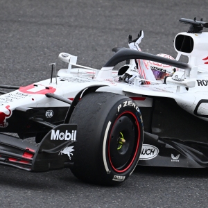 Verstappen tient tête au duo McLaren pour une quatrième victoire consécutive au GP du Japon