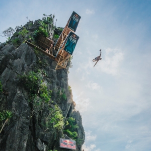 Hunt et Iffland commencent la saison de plongeon de falaise Red Bull avec des victoires aux Philippines