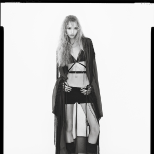 WOMAN STUDIO COLLECTION / ON THE ROAD 