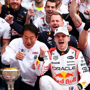 Verstappen tient tête au duo McLaren pour une quatrième victoire consécutive au GP du Japon