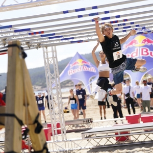 L'équipe suédoise "Blue Bulls" remporte la course à obstacles inaugurale Red Bull Ibiza Royale