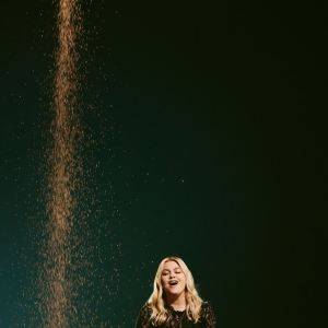 Louane illumine la scène de l’Eurovision : une performance pleine d’émotion