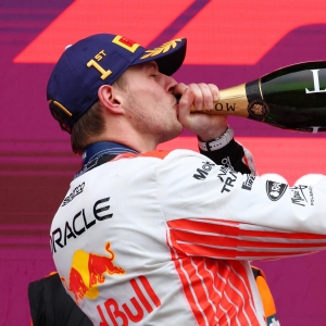 Verstappen tient tête au duo McLaren pour une quatrième victoire consécutive au GP du Japon