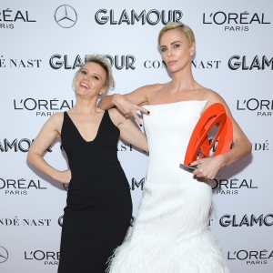 Kate McKinnon and Charlize Theron attends the 2019 Glamour Women