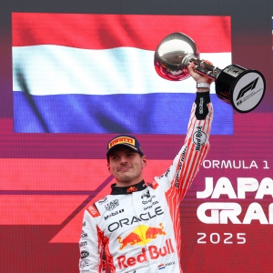 Verstappen tient tête au duo McLaren pour une quatrième victoire consécutive au GP du Japon