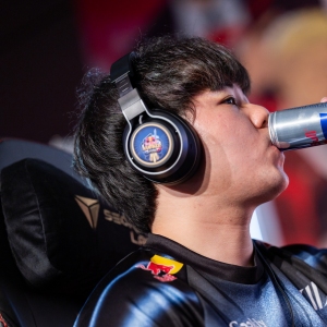"Big Bird" s'envole vers la victoire lors de l'affrontement du 10e anniversaire de Red Bull Kumite à Paris