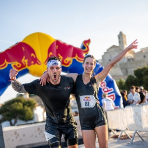 L'équipe suédoise "Blue Bulls" remporte la course à obstacles inaugurale Red Bull Ibiza Royale