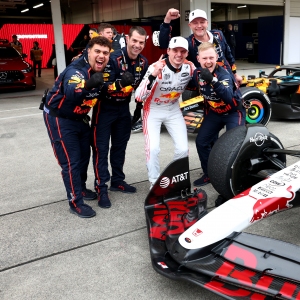 Verstappen tient tête au duo McLaren pour une quatrième victoire consécutive au GP du Japon