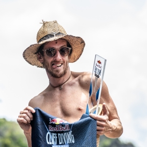 Hunt et Iffland commencent la saison de plongeon de falaise Red Bull avec des victoires aux Philippines