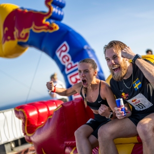 L'équipe suédoise "Blue Bulls" remporte la course à obstacles inaugurale Red Bull Ibiza Royale