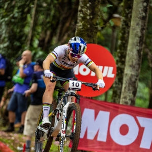 Richards ouvre la saison 2025 de la Coupe du monde de VTT avec une victoire en short-track au Brésil
