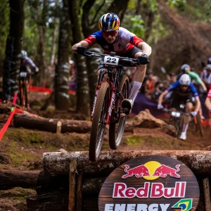 Richards ouvre la saison 2025 de la Coupe du monde de VTT avec une victoire en short-track au Brésil