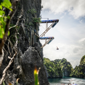 Hunt et Iffland commencent la saison de plongeon de falaise Red Bull avec des victoires aux Philippines
