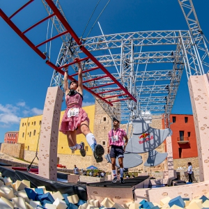 L'équipe suédoise "Blue Bulls" remporte la course à obstacles inaugurale Red Bull Ibiza Royale