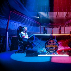 "Big Bird" s'envole vers la victoire lors de l'affrontement du 10e anniversaire de Red Bull Kumite à Paris