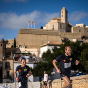 L'équipe suédoise "Blue Bulls" remporte la course à obstacles inaugurale Red Bull Ibiza Royale