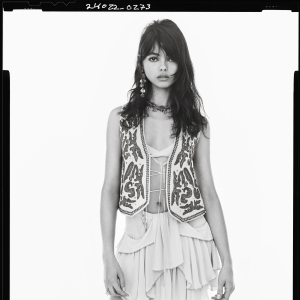 WOMAN STUDIO COLLECTION / ON THE ROAD 