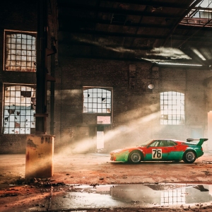 La BMW M1 Art Car d'Andy Warhol démarre sa tournée mondiale à Art Dubai 2025