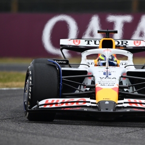 Verstappen tient tête au duo McLaren pour une quatrième victoire consécutive au GP du Japon